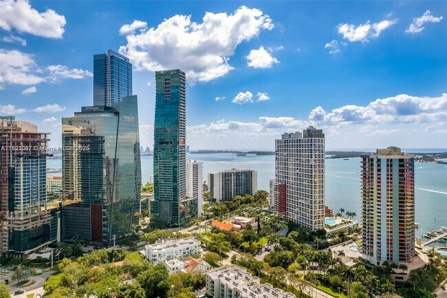 Foto del edificio - 1581 Brickell Ave