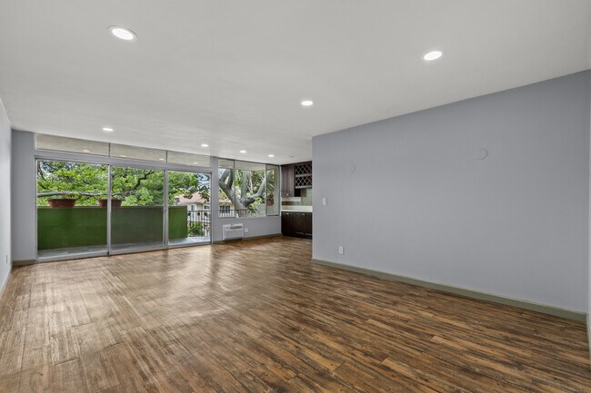 Foto del edificio - 1200 N Flores St