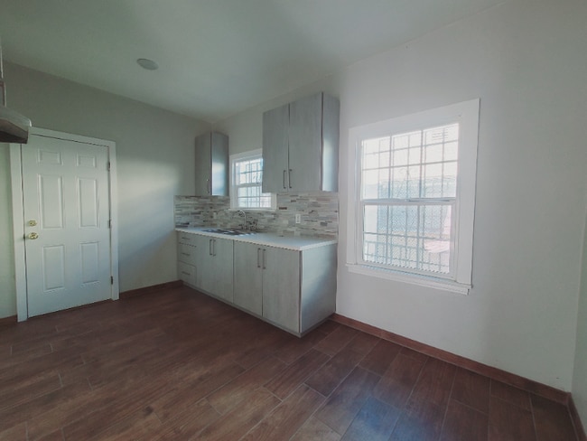 Building Photo - 4147 1/4 Garthwaite Ave