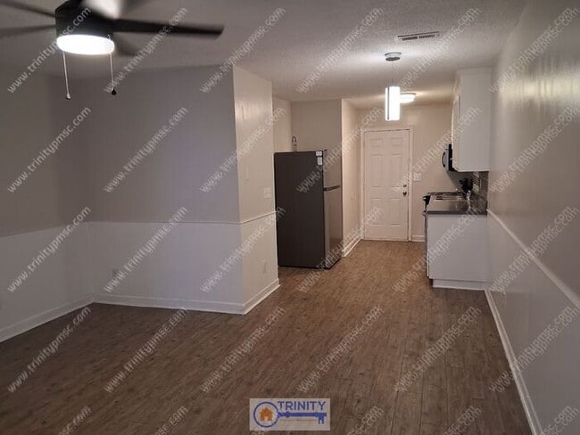 Building Photo - NEWLY UPDATED!! Ready and waiting for you!