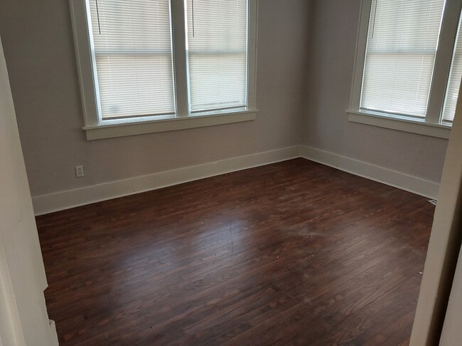 Building Photo - 1500 Maple St