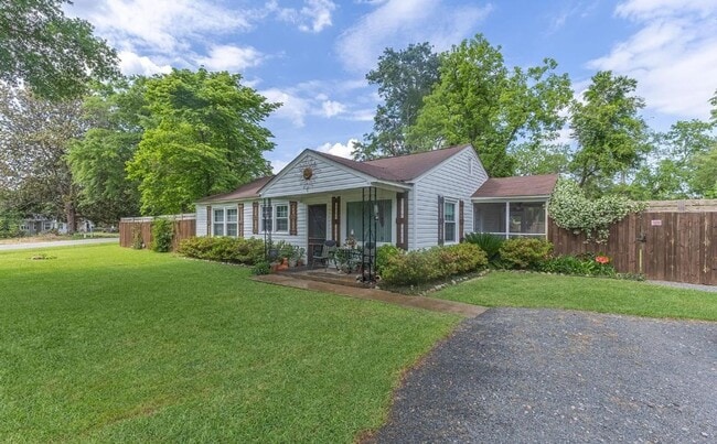 Building Photo - 104 Sharyn Ln