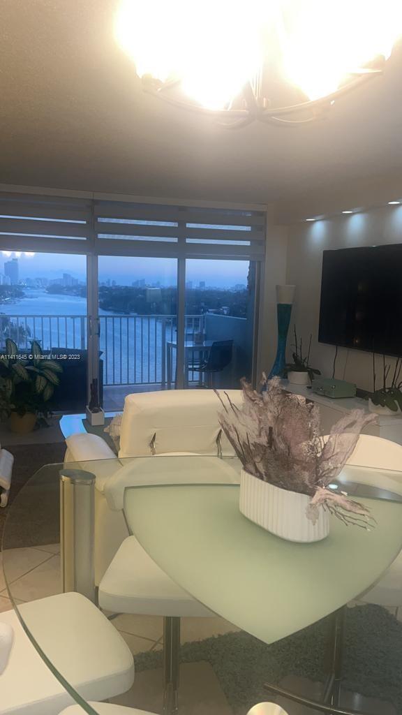 Foto del edificio - 5838 Collins Ave