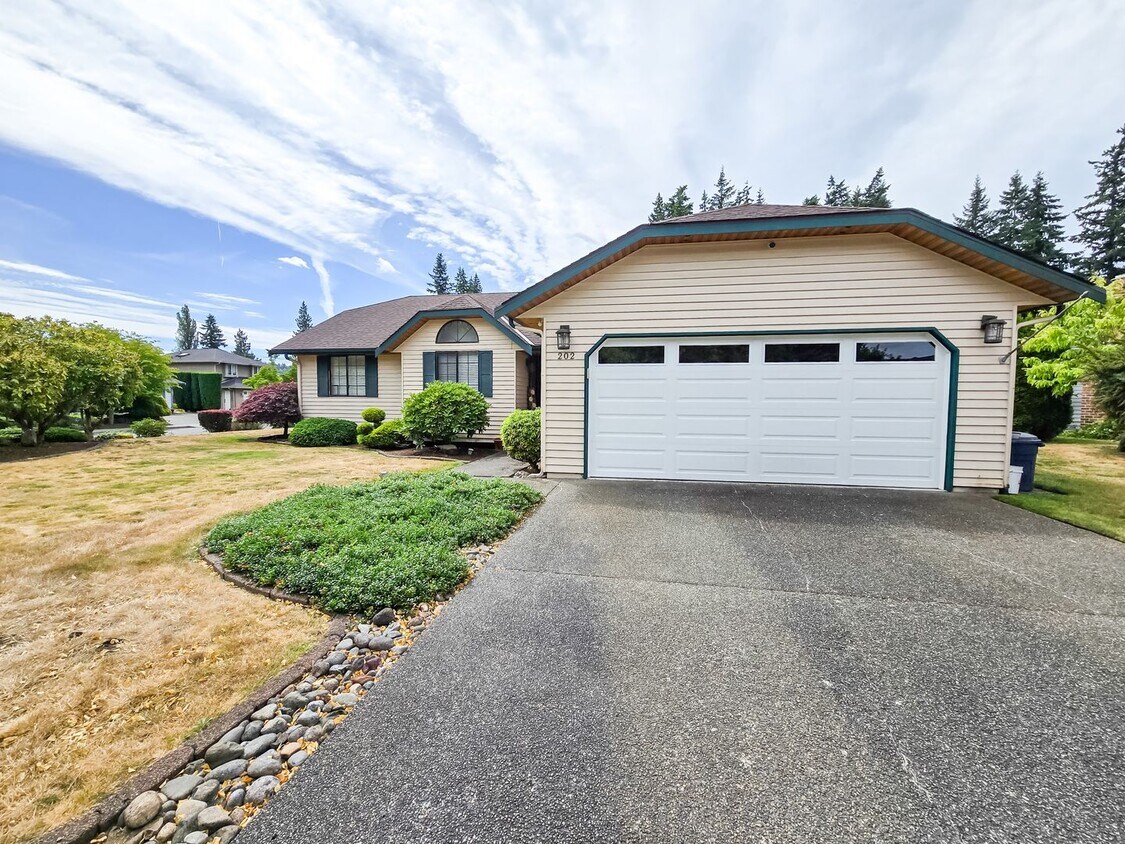 Primary Photo - 3BD 2BA Rambler