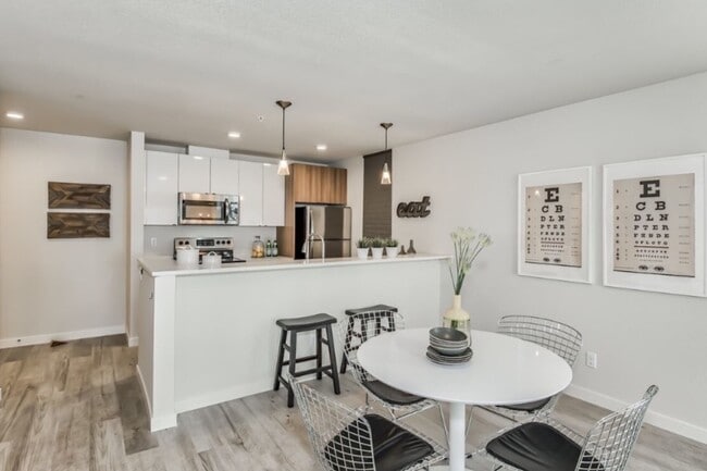 Building Photo - Skidmore Apartments