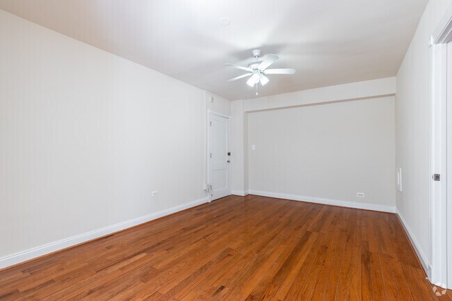 Estudio - 420SF - Miramar Apartments