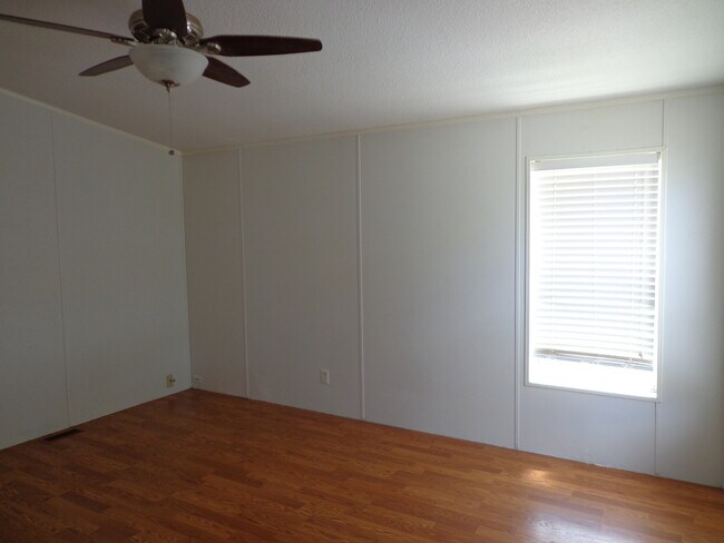 Foto del edificio - 3 Bedroom 2 Bath On Large Corner Lot *Cordes Lakes*