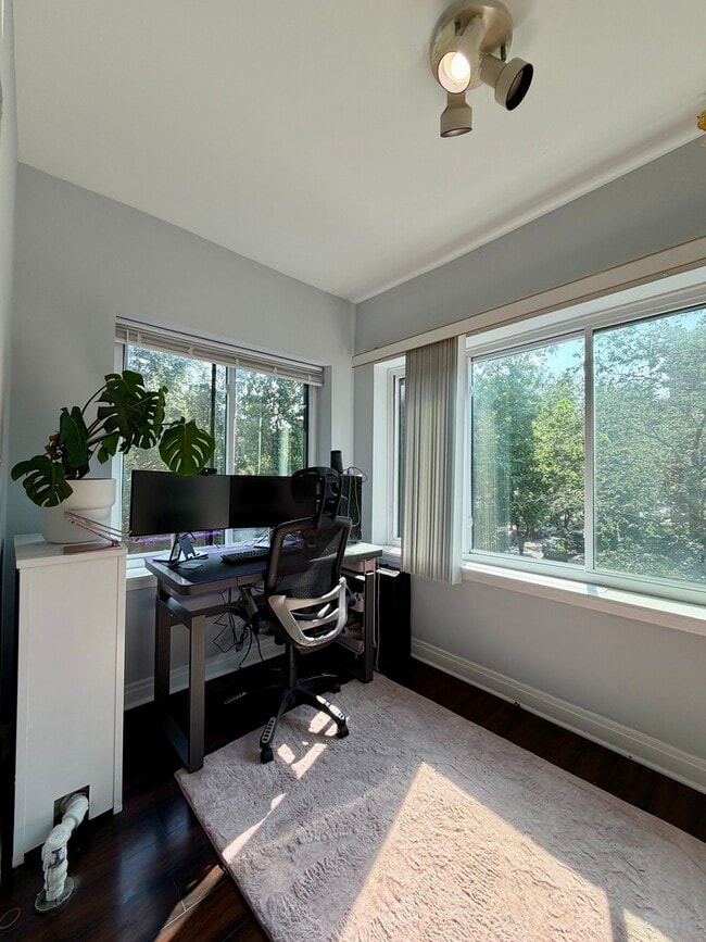 Foto del edificio - 906 W Sunnyside Ave