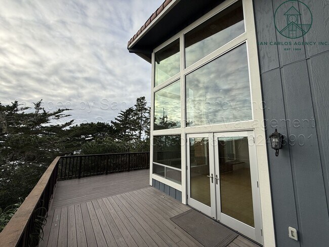 Foto del edificio - Two Bedroom Carmel Highlands Enclave with Ocean Views