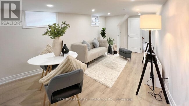 Building Photo - 86 Araman Dr