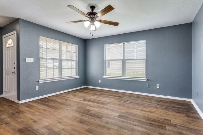 Building Photo - A Peaceful Retreat: 3 Bedroom Duplex