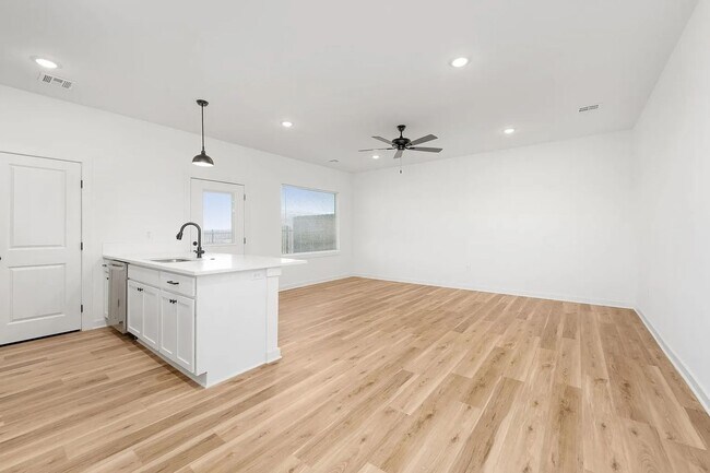 Building Photo - BRAND NEW 3 bedroom in Goddard!