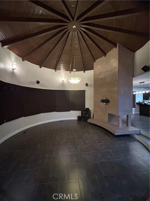 Foto del edificio - 1380 W 9th St