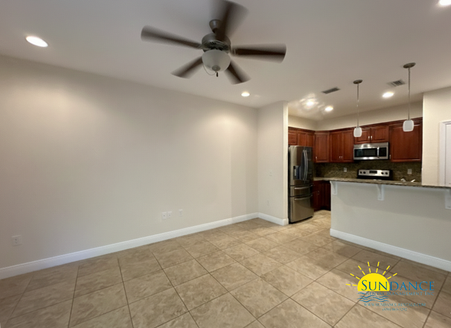 Building Photo - Beautiful 3 Bedroom Townhouse in The Palm Reserve