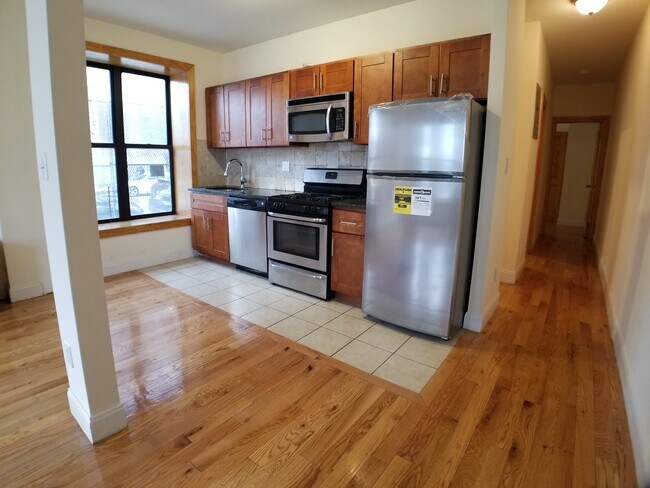 Building Photo - 631 Edgecombe Ave