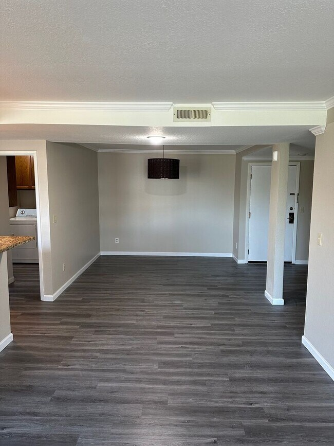 Foto del edificio - Spacious 2 Bed/2 Bath Condo in Northgate w...