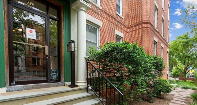 Foto del edificio - Beautiful Bloomingdale Condo with Capitol ...