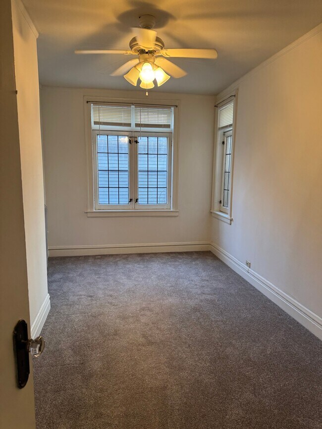 Foto del edificio - 2218 N Summit Ave