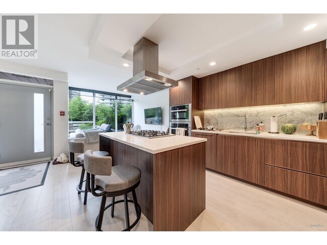 Photo du bâtiment - 212 W 1st Ave