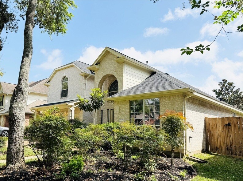 Foto principal - 3218 Oak Cliff Ln