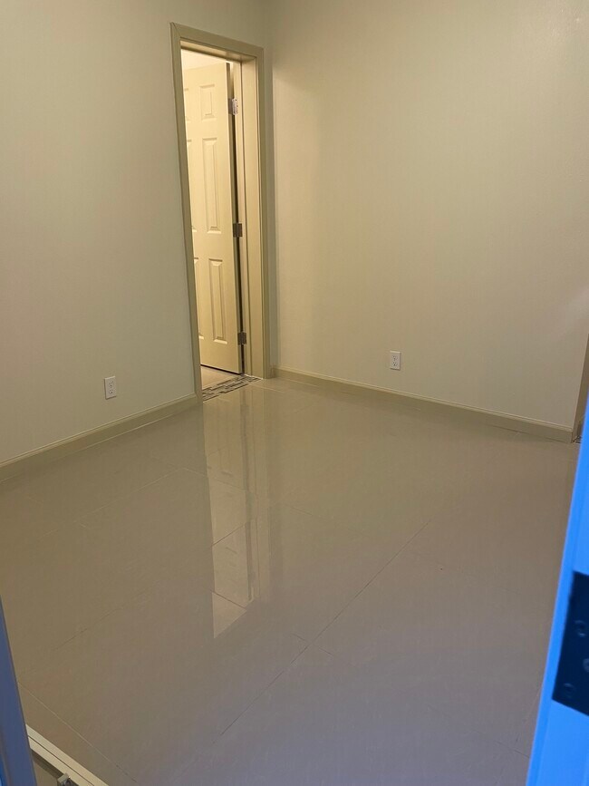 Building Photo - 648 Walea Pl