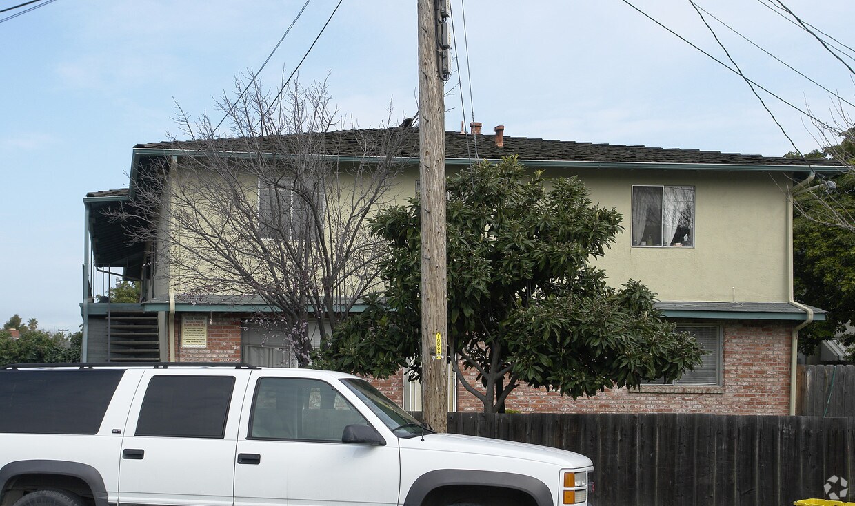 Building Photo - 26532 Chisholm Ct