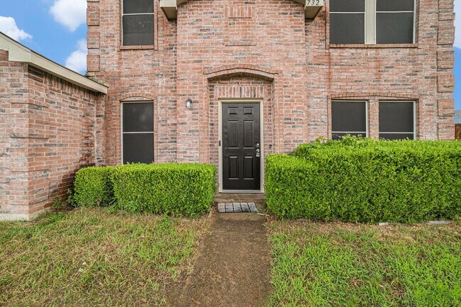 Foto del edificio - Freshly Renovated 2-Story in Cedar Hill