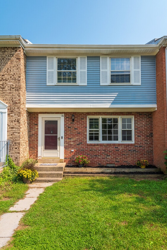 Primary Photo - 16 Sydnor St