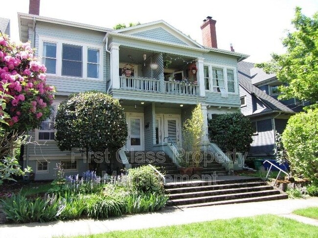 Photo - 1812 NE Halsey St Apartment