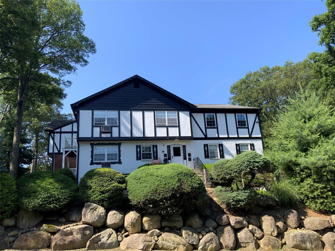 Primary Photo - 31 Parkside Dr
