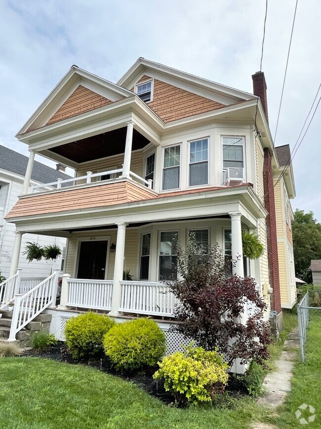 Building Photo - 893 Park Ave