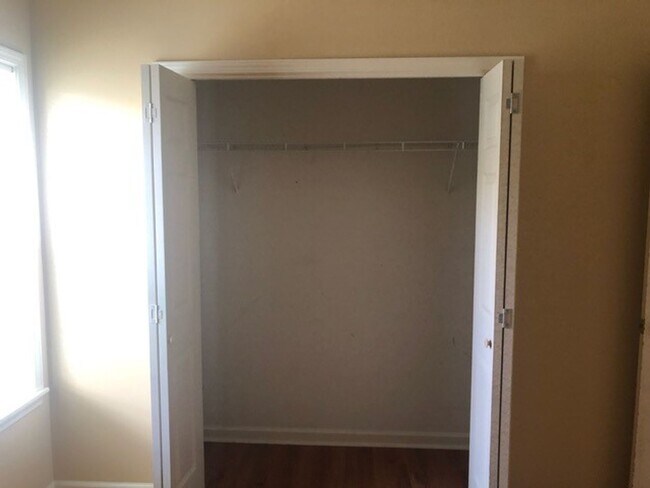 Foto del edificio - 3 Bedroom, 2 bath , Fenced Backyard