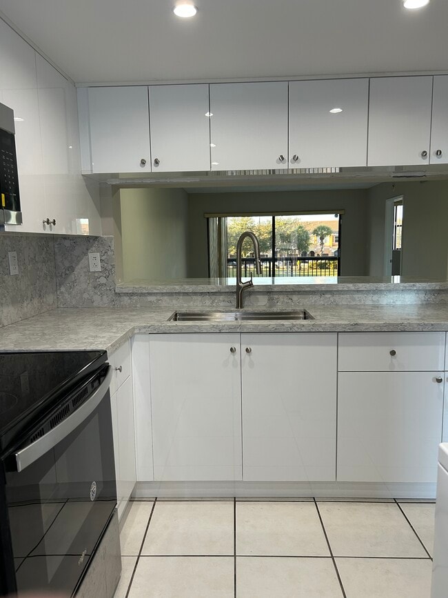 Building Photo - 10255 NW 9th Street Cir