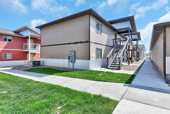 Building Photo - 901 Gibbon St