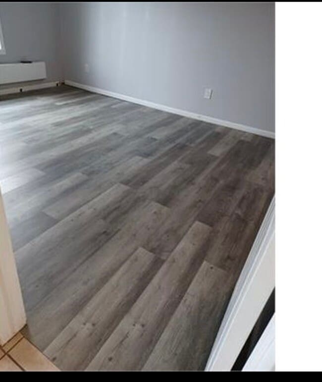 Building Photo - 701 Garden Cir