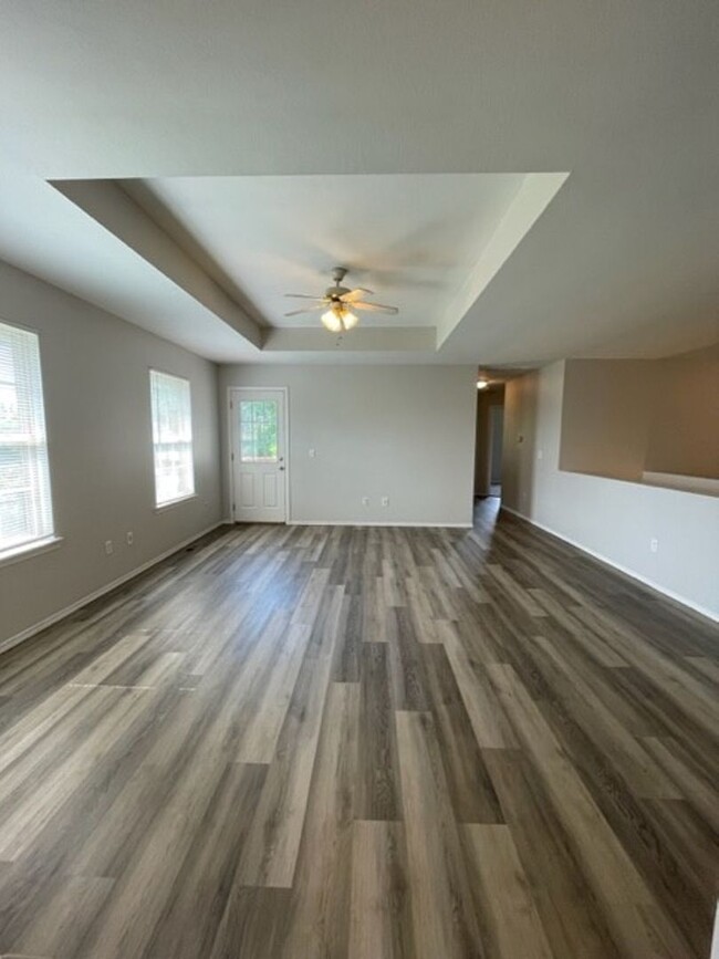 Building Photo - TOTALLY REMODELED - Ozark Walk out Basemen...