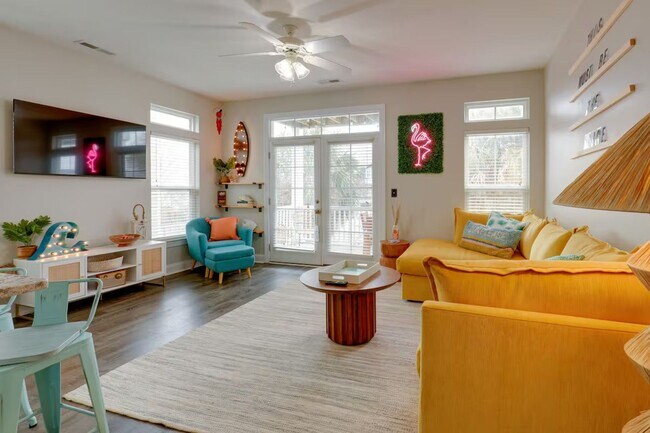 Foto del edificio - FURNISHED "WORK FROM HOME" RENTAL