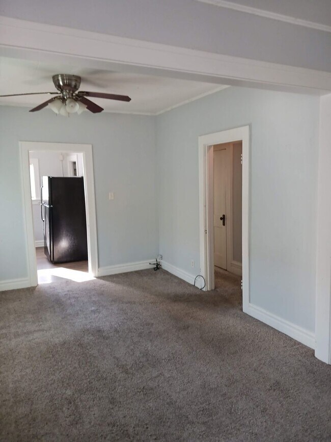 Foto del edificio - 2 Bedroom Home in West Glen Park