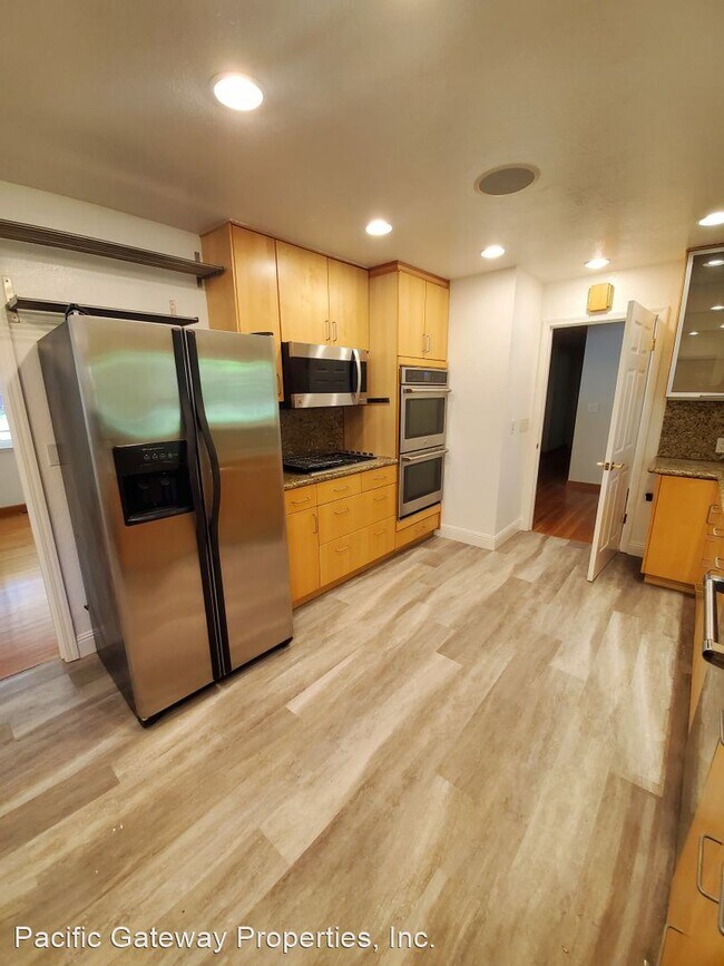 Building Photo - 5 br, 3 bath House - 12800 LA Barranca