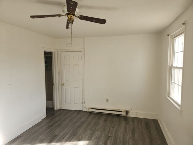Building Photo - 1 Bedroom, 1 Bathroom Quadplex in Petersburg just off of Rt. 460