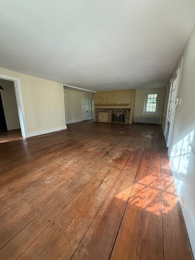 Building Photo - Charming Doylestown Modern Farmhouse & Barn