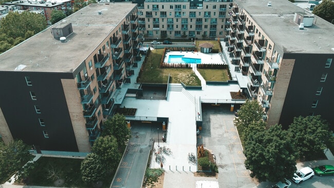 Building Photo - Domaine Mistral
