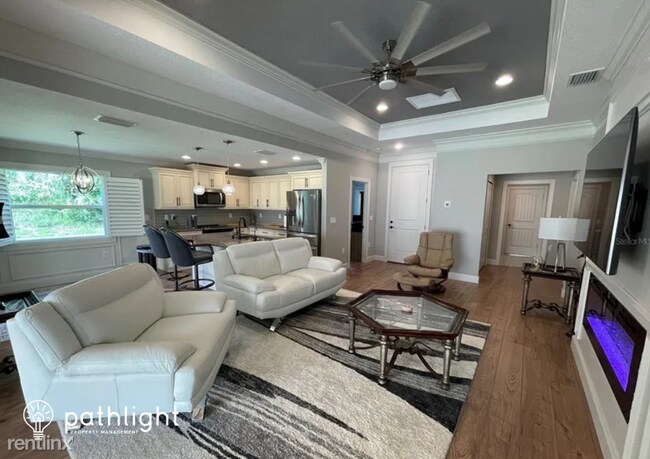 Foto del edificio - 3 br, 2 bath House - 5718 Galambos Street ...