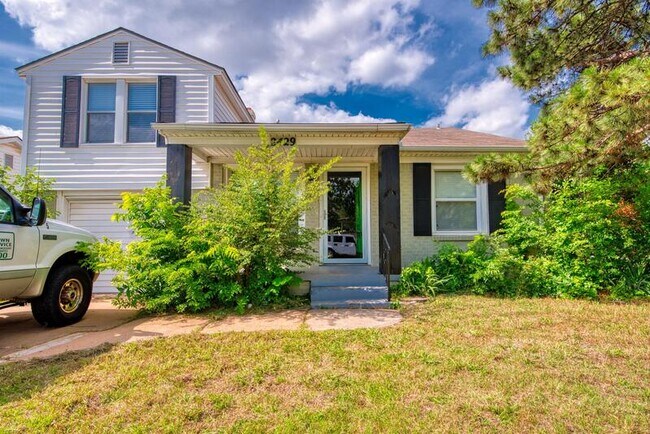 Photo - 2429 NW 35th St House
