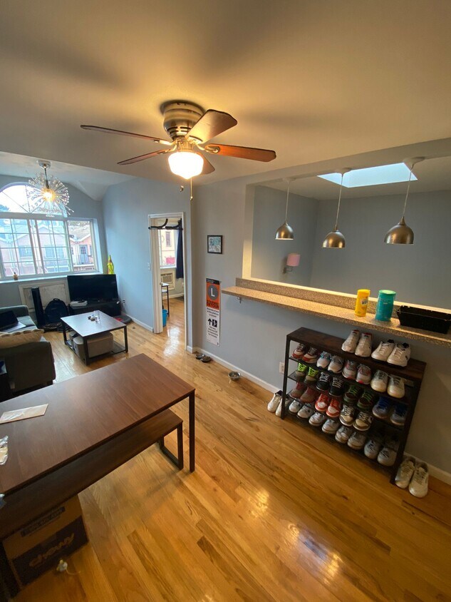 Foto principal - 992 Halsey St