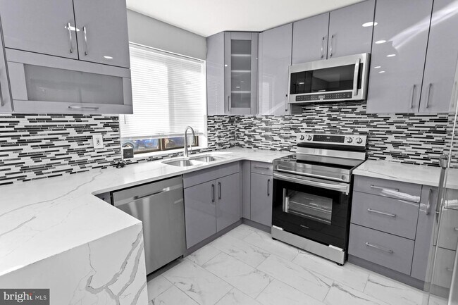 Building Photo - 901 Lombard St