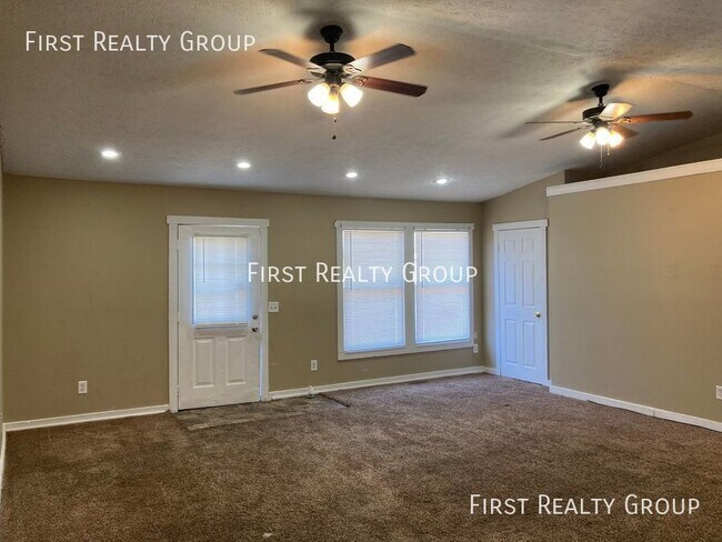 Building Photo - Spacious 4 Bedroom, 1 Bath Home in Frankli...