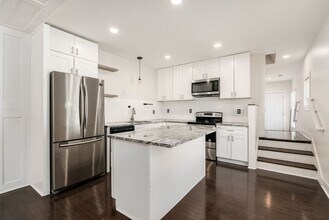 Building Photo - 857-859-859 Wilson Ave