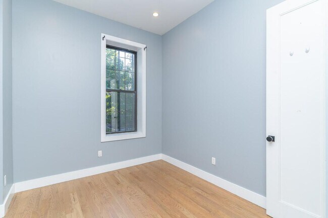 Foto del edificio - 992 Broadway