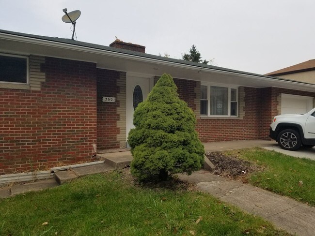 Building Photo - 3 br, 2 bath House - 360 Perry Hwy